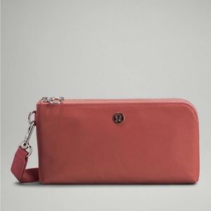 LuluLemon curved wristlet in mauve/pink